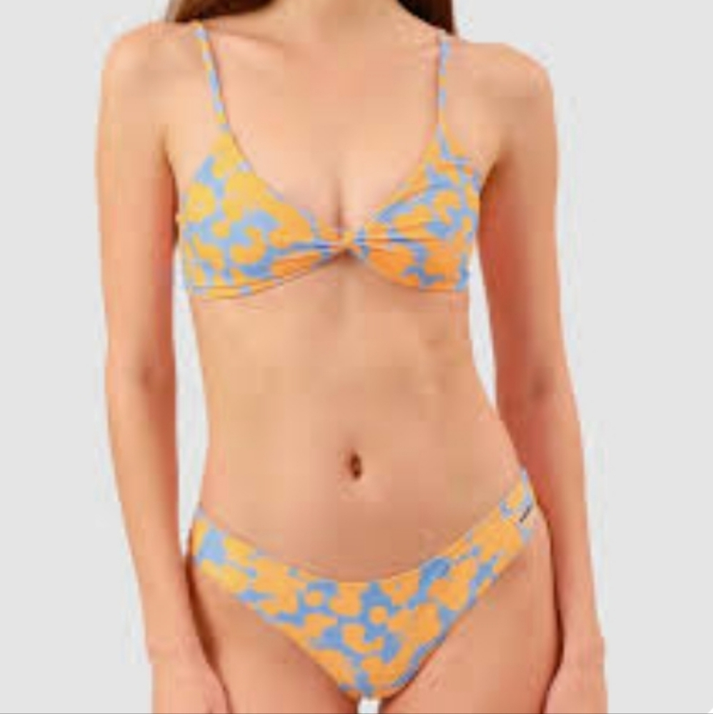 Blackbough bikini top size m.